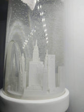 עברו לתצוגת גלריה דניאל ארשם וספרידג'ס - גלובוס שלג
